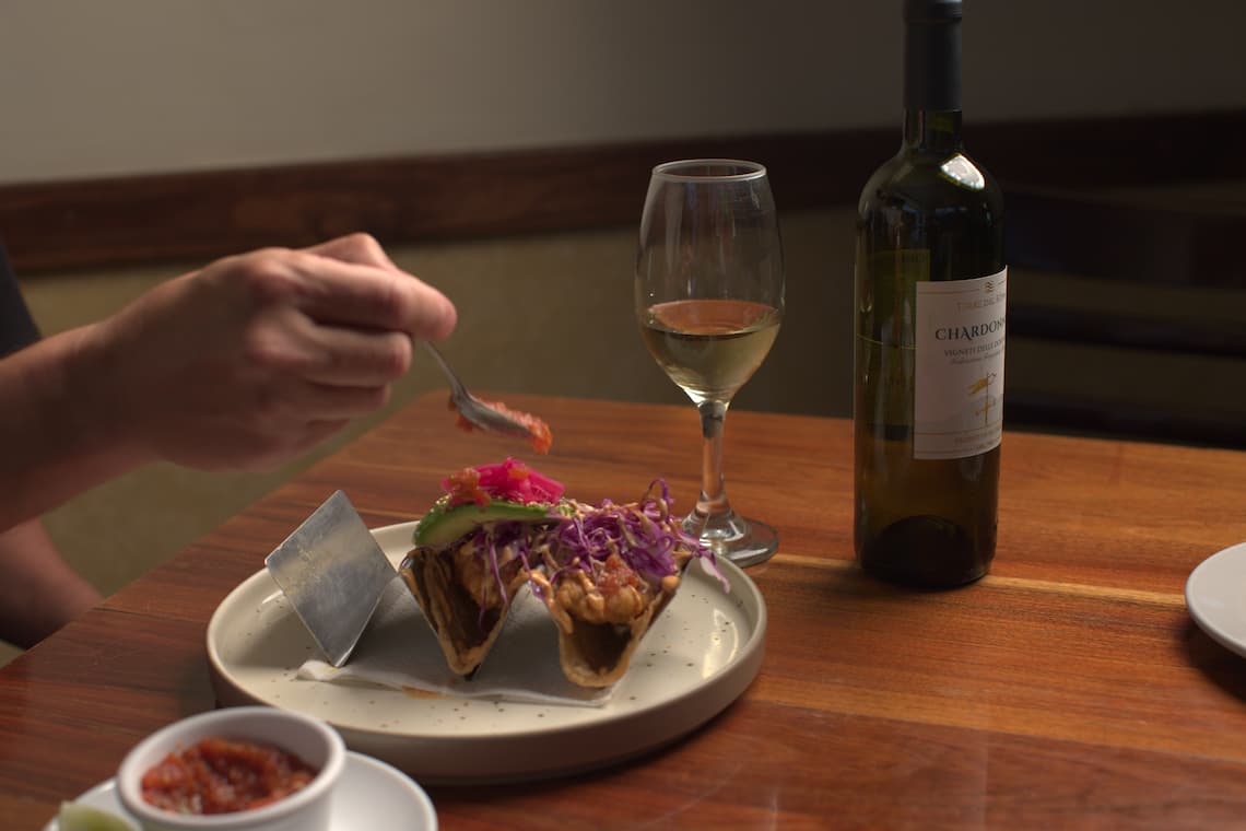 Tacos especiales con vino blanco en Raffaelle Trattoria